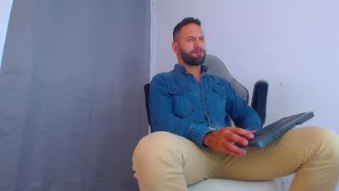 Snapshot of oliverdrew1 chatting on December 3, 2024, 9:56 pm oliver online show from December 3, 2024, 9:56 pm