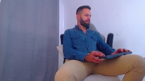 Snapshot of oliverdrew1 chatting on December 8, 2024, 7:11 pm oliver online show from December 8, 2024, 7:11 pm