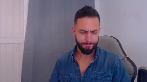 Snapshot of oliverdrew1 chatting on December 17, 2024, 11:16 pm oliver online show from December 17, 2024, 11:16 pm