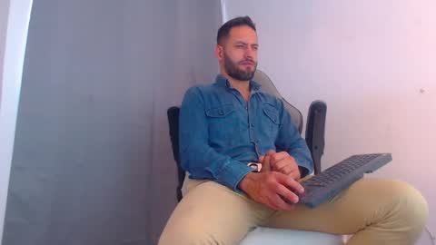 Snapshot of oliverdrew1 chatting on January 2, 2025, 8:13 pm oliver online show from January 2, 2025, 8:13 pm