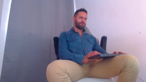 Snapshot of oliverdrew1 chatting on January 3, 2025, 7:29 pm oliver online show from January 3, 2025, 7:29 pm