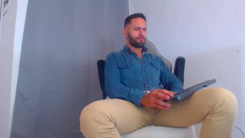 Snapshot of oliverdrew1 chatting on January 11, 2025, 11:35 pm oliver online show from January 11, 2025, 11:35 pm