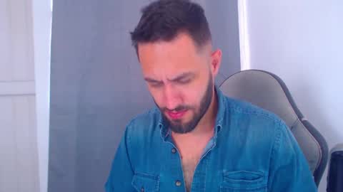 Snapshot of oliverdrew1 chatting on January 13, 2025, 4:30 pm oliver online show from January 13, 2025, 4:30 pm