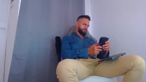 Snapshot of oliverdrew1 chatting on February 12, 2025, 8:29 pm oliver online show from February 12, 2025, 8:29 pm