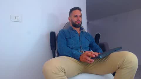 Snapshot of oliverdrew1 chatting on March 7, 2025, 8:55 pm oliver online show from March 7, 2025, 8:55 pm