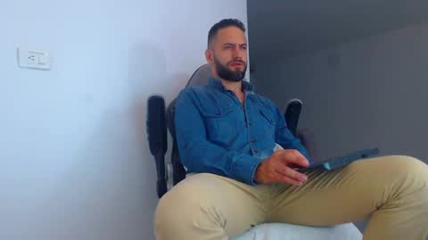 Snapshot of oliverdrew1 chatting on March 8, 2025, 12:00 am oliver online show from March 8, 2025, 12:00 am