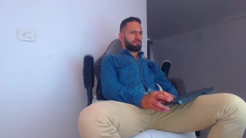 Snapshot of oliverdrew1 chatting on March 11, 2025, 7:25 pm oliver online show from March 11, 2025, 7:25 pm