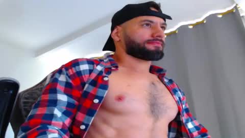 Snapshot of oliverdrew1 chatting on October 12, 2025, 5:45 pm oliver online show from October 12, 2025, 5:45 pm