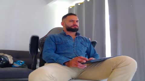 Snapshot of oliverdrew1 chatting on October 24, 2025, 4:47 pm oliver online show from October 24, 2025, 4:47 pm