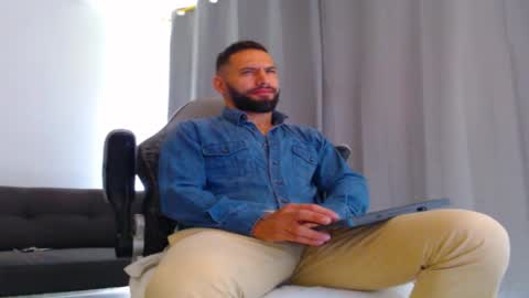 Snapshot of oliverdrew1 chatting on November 5, 2025, 2:28 pm oliver online show from November 5, 2025, 2:28 pm