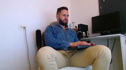 oliver online show from April 14, 2026, 2:12 pm