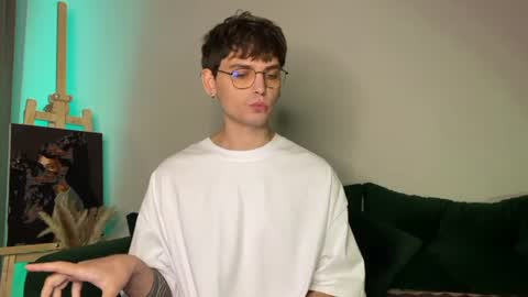 Snapshot of oliverlawrence chatting on July 12, 2026, 9:06 pm oliverlawrence online show from July 12, 2026, 9:06 pm