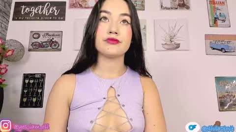 Snapshot of olivia22love chatting on November 10, 2025, 12:04 pm ..................................... 500 am- 1200 pm GMT-5 online show from November 10, 2025, 12:04 pm