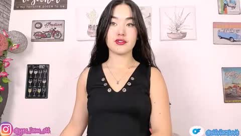 Snapshot of olivia22love chatting on December 1, 2025, 12:43 pm ..................................... 500 am- 1200 pm GMT-5 online show from December 1, 2025, 12:43 pm