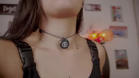 Snapshot of olivia22love chatting on December 17, 2025, 1:50 pm ..................................... 500 am- 1200 pm GMT-5 online show from December 17, 2025, 1:50 pm