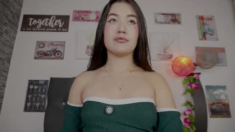 Snapshot of olivia22love chatting on February 4, 2026, 12:33 pm ..................................... 500 am- 1200 pm GMT-5 online show from February 4, 2026, 12:33 pm