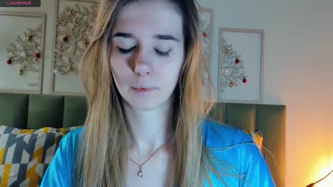 Snapshot of olivia_7 chatting on December 23, 2024, 7:52 pm Olivia online show from December 23, 2024, 7:52 pm