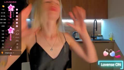 Olivia 3 online show from September 8, 2025, 10:20 pm