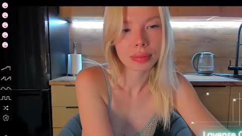 Snapshot of olivia_bells chatting on June 25, 2026, 9:41 pm Olivia 3 online show from June 25, 2026, 9:41 pm
