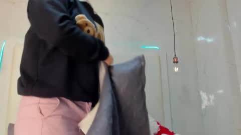  olivia  online show from October 5, 2025, 11:52 am