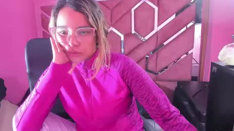  OLIVIA  online show from February 4, 2025, 3:33 am