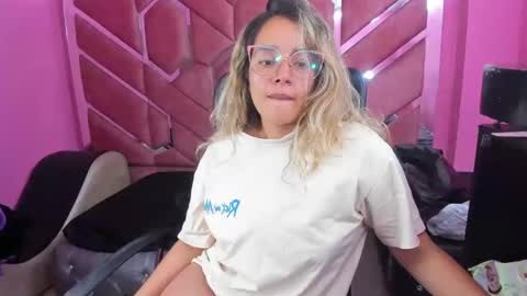  OLIVIA  online show from February 9, 2025, 6:11 am