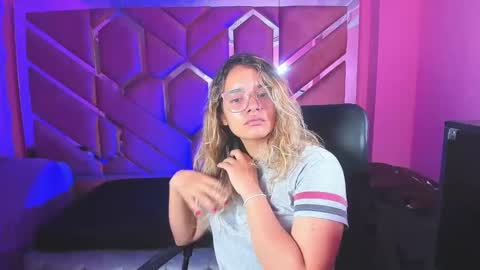  OLIVIA  online show from February 19, 2025, 3:06 am