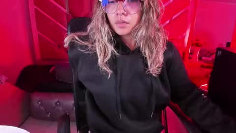 Snapshot of olivia_fox69 chatting on February 14, 2026, 4:09 am OLIVIA online show from February 14, 2026, 4:09 am