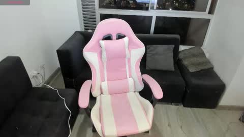 olivia_martine online show from December 22, 2025, 1:24 am