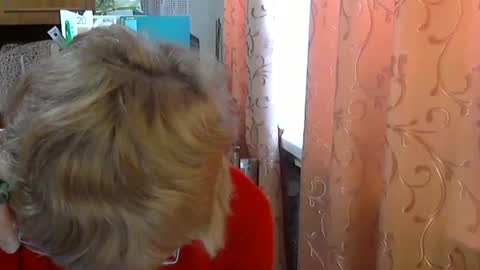 Olivia Mia online show from April 10, 2026, 9:14 am