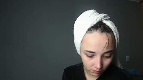 Snapshot of olivia_oliv chatting on October 4, 2025, 10:08 pm Olivia online show from October 4, 2025, 10:08 pm