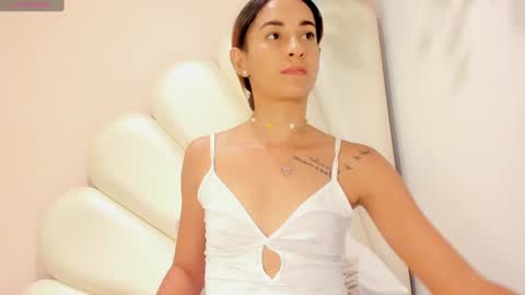 Snapshot of olivia_stevens_ chatting on February 17, 2025, 12:32 am Olivia online show from February 17, 2025, 12:32 am