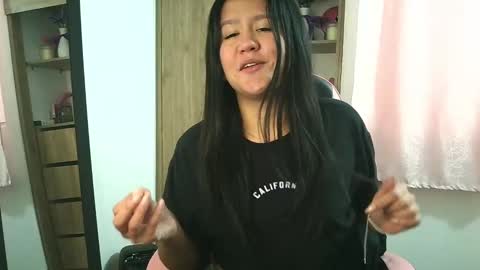 Olivia online show from November 20, 2025, 1:33 pm