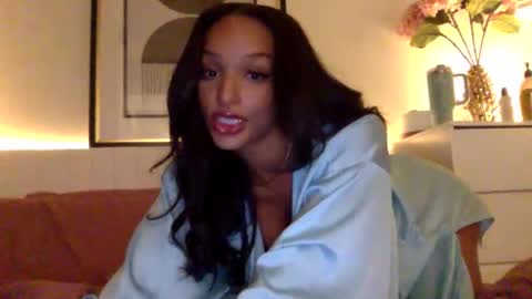 Snapshot of oliviaamara chatting on May 20, 2026, 3:02 am oliviaamara online show from May 20, 2026, 3:02 am