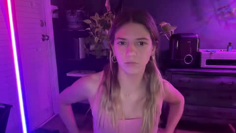 Snapshot of oliviahansleyy chatting on January 7, 2025, 10:22 am Olivia online show from January 7, 2025, 10:22 am