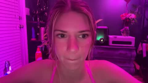 Snapshot of oliviahansleyy chatting on February 15, 2025, 1:42 am Olivia online show from February 15, 2025, 1:42 am