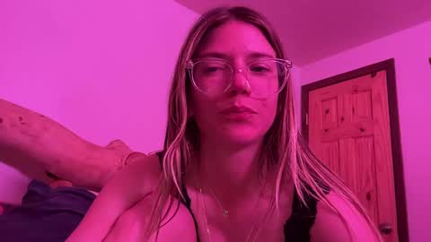 Snapshot of oliviahansleyy chatting on February 25, 2025, 6:25 am Olivia online show from February 25, 2025, 6:25 am