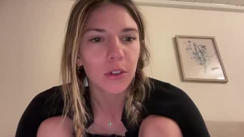 Snapshot of oliviahansleyy chatting on February 28, 2025, 7:05 am Olivia online show from February 28, 2025, 7:05 am