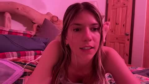 Snapshot of oliviahansleyy chatting on March 3, 2025, 12:37 am Olivia online show from March 3, 2025, 12:37 am