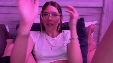 Snapshot of oliviahansleyy chatting on March 6, 2025, 4:19 am Olivia online show from March 6, 2025, 4:19 am