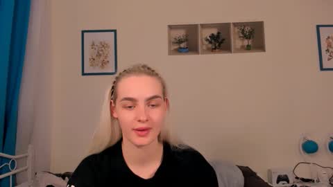 Snapshot of oliviahappy chatting on April 16, 2026, 6:19 pm oliviaBeauty online show from April 16, 2026, 6:19 pm