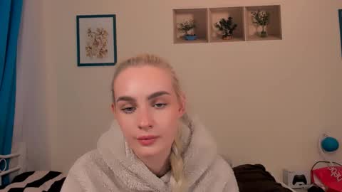 Snapshot of oliviahappy chatting on April 19, 2026, 5:34 pm oliviaBeauty online show from April 19, 2026, 5:34 pm