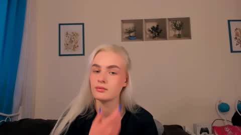 Snapshot of oliviahappy chatting on April 26, 2026, 1:42 pm oliviaBeauty online show from April 26, 2026, 1:42 pm