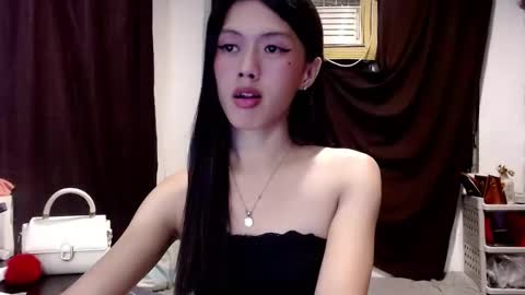 oliviaknightx online show from February 3, 2026, 3:17 pm