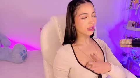 Snapshot of oliviamcneill chatting on October 17, 2025, 1:25 pm Olivia Mcneill  online show from October 17, 2025, 1:25 pm