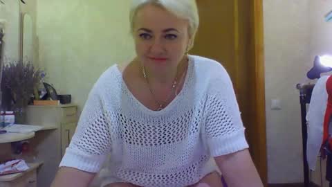 oliviaparadise online show from January 1, 2025, 1:05 pm