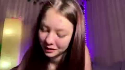 Snapshot of olliewagatsuma chatting on May 5, 2026, 12:13 pm Emma online show from May 5, 2026, 12:13 pm
