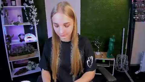 Ollivia online show from June 12, 2026, 6:01 am