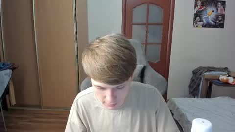 Oliver and Mira online show from December 1, 2025, 9:42 pm