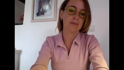 olyra11 online show from October 14, 2025, 6:25 am